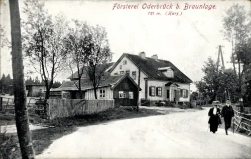 Ak Oderbrück Braunlage im Oberharz, Försterei Oderbrück, Gebäude, Straße, Bäume, Personen