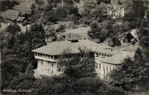 Ak Bad Wildbad im Schwarzwald,  Kursaal, Gebäude, Bäume, Landschaft