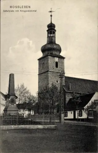 Ak Roßleben an der Unstrut Kyffhäuserkreis, Schulplatz mit Kriegerdenkmal