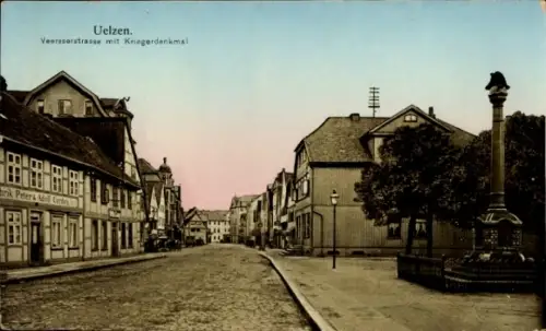 Ak Uelzen in Niedersachsen,  Veersserstraße, Kriegerdenkmal,  