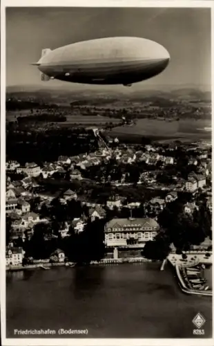Ak Friedrichshafen am Bodensee, Zeppelin Luftschiff, Fliegeraufnahme