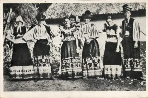 Ak Dorfpartie, ungarische Volkstracht
