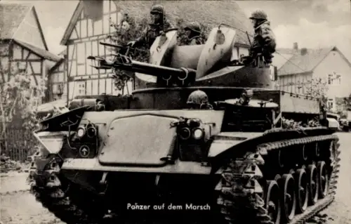 Ak Deutsche Bundeswehr, Panzer auf dem Marsch