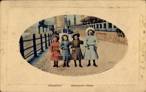 Präge Passepartout Ak Düsseldorf am Rhein, Düsseldorfer Mädels