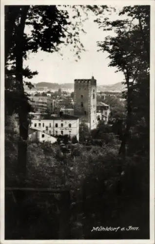 Ak Mühldorf am Inn Oberbayern,  Stadtansicht, Turm, Bäume, Schwarz-Weiß-Foto