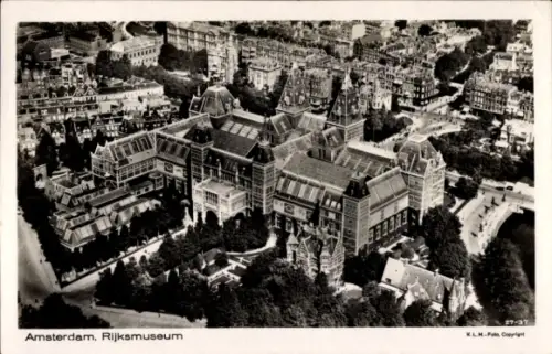 Ak Amsterdam Nordholland Niederlande, Luftaufnahme Rijksmuseum,  Bäume, Straßen, Stadtansicht