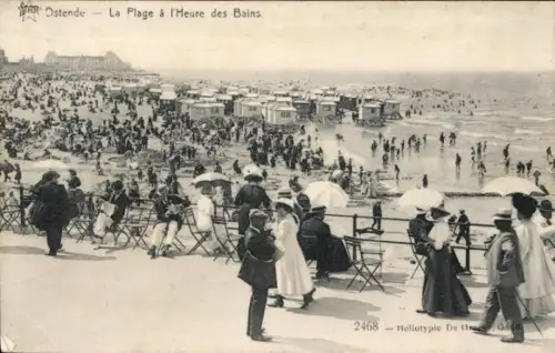 Ak Oostende Ostende Westflandern, Strand von  viele Menschen, Strandkörbe, Sonnenschirme, Badegäs