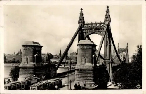 Ak Budapest Ungarn, Erzsébeth Brücke,   Brücke, Tramlinien, Schwarz-Weiß-Foto