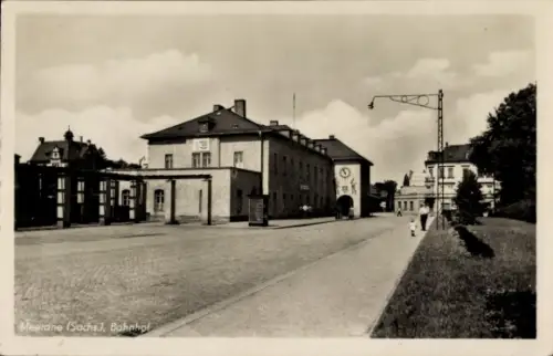 Ak Meerane in Sachsen, Straßenpartie vor dem Bahnhof