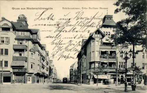 Ak Berlin Treptow Niederschöneweide, Gruss aus  Brückenstrasse, Ecke Berliner Strasse, CIGARREN