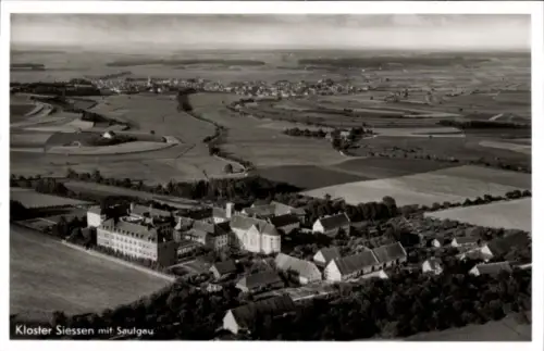 Ak Siessen Sießen Bad Saulgau in Oberschwaben, Luftaufnahme Kloster Siessen,  Landschaft, Felder,