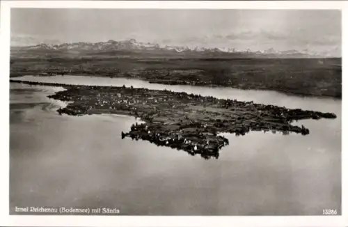 Ak Insel Reichenau Bodensee, Luftaufnahme der  Bodensee, Säntis im Hintergrund