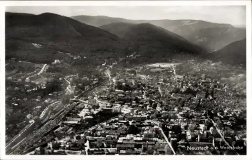 Ak Neustadt an der Weinstraße, Fliegeraufnahme