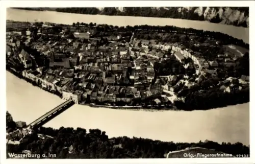 Ak Wasserburg am Inn Oberbayern, Luftaufnahme von  Fluss, Stadtansicht, 19133