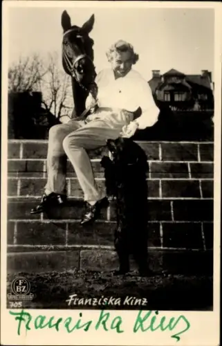 Ak Schauspielerin Franziska Kinz, Portrait, Autogramm, Pferd, Hund