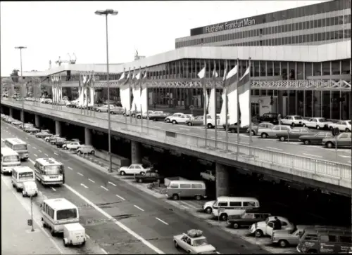 Foto Frankfurt am Main, Flughafen, Straße, Autos