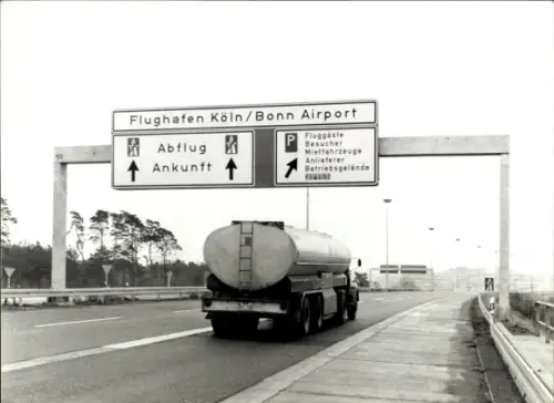Foto Köln am Rhein, Straße zum Flughafen Köln-Bonn