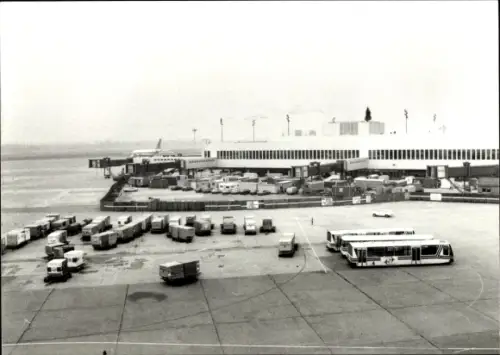 Foto Düsseldorf am Rhein, Flughafen, Flugsteig C