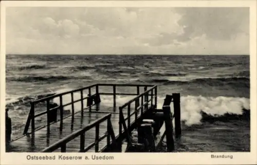 Ak Ostseebad Koserow auf Usedom, Brandung an der Seebrücke