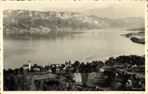 Ak Attersee am Attersee Oberösterreich,  Berglandschaft, See, Boote, Kirche, Häuser