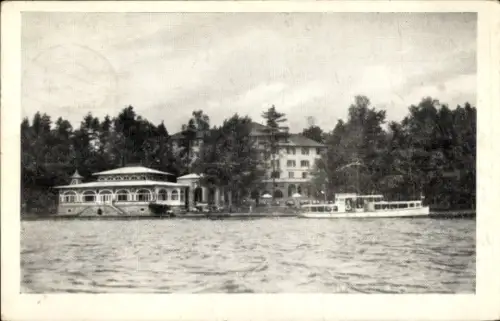 Ak Krumpendorf am Wörthersee Kärnten, Terrassenhotel,  Boot, Wasser, Bäume