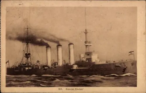 Ak Kriegsschiff Kreuzer Emden, rauchende Schlote