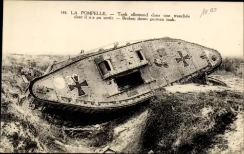CPA La Pompelle, Tank allemand dans une tranchée