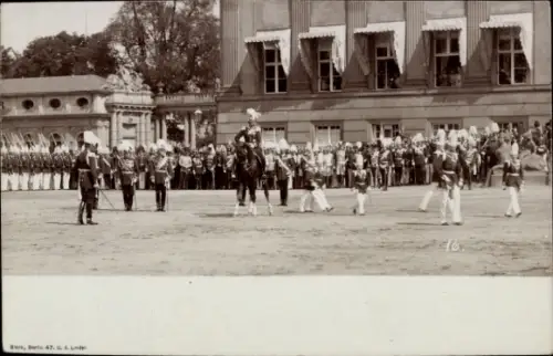 Foto Ak Deutsche Soldaten in Uniformen, Parade