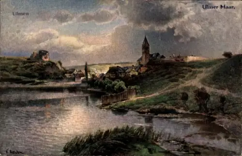 Künstler Ak Ulmen in der Eifel, Blick auf den Ort, Ulmener Maar, Kirche