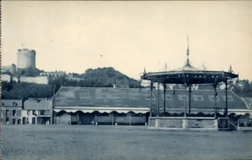 Ak Guise Aisne, Platz Lesur, Fort im Hintergrund,  aus Guise