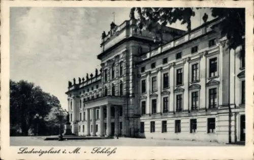 Ak Ludwigslust in Mecklenburg, Ludwigslust i. M. - Schloss, Personen: Walter, Ursule, Anke, Günte