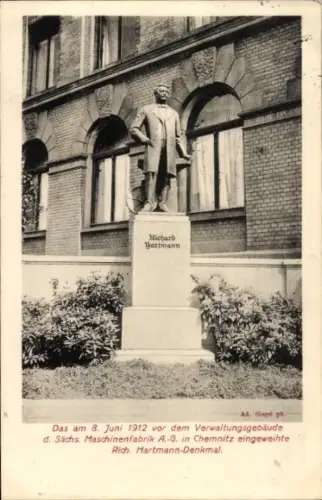Ak Chemnitz in Sachsen, Richard Hartmann Statue, Verwaltungsgebäude,  Denkmal eingeweiht 1912