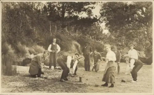 Foto Ak Neuseeland, Menschen beim Spielen