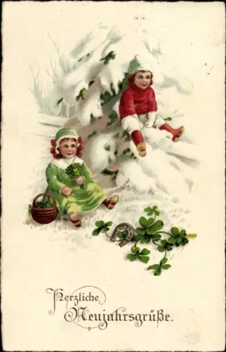 Ak Glückwunsch Neujahr, Kinder mit Kleeblättern, Hufeisen, Winterwald