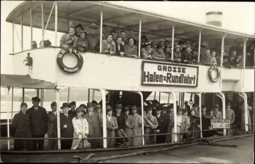 Foto Ak Hamburg, Große Hafenrundfahrt, HDAG, Passagiere