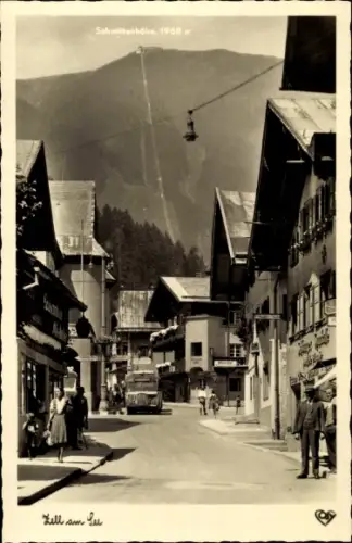 Ak Zell am See in Salzburg, Straßenpartie mit Schmittenhöhe
