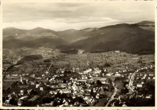 Ak Wehr im Schwarzwald Baden, Landschaftsaufnahme, Berge, Dörfer, Fluss,  Fotografie