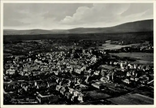 Ak Oberursel im Taunus Hessen, Luftaufnahme von  viele Häuser, Landschaft im Hintergrund