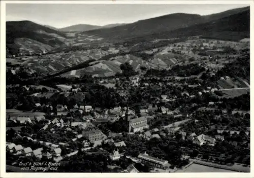 Ak Bühl in Baden Schwarzwald, Luftaufnahme von  Weinberge, Berge, Landschaft