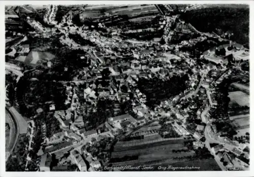 Ak Gerbstedt im Harzvorland, Luftaufnahme von  viele Häuser, Straßen, Felder