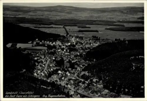 Ak Landstuhl in der Pfalz, Luftaufnahme von  Stadt von Franz von Sickingen, Saarpfalz