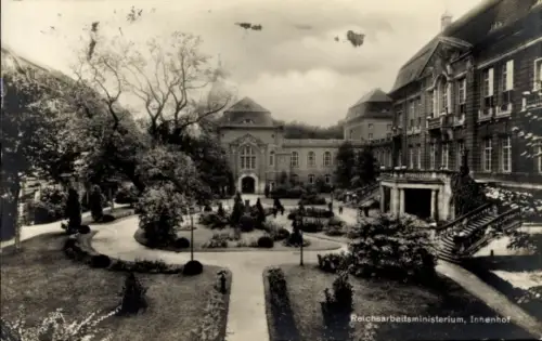 Ak Berlin, Reichsarbeitsministerium, Innenhof