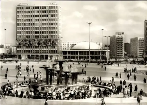 Ak Berlin Mitte, Alexanderplatz, Haus des Lehrers, Kongresshalle, Brunnen