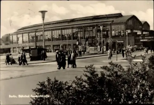 Ak Berlin Mitte, Bahnhof Friedrichstraße, Straßenpartie