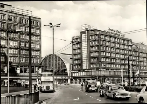 Ak Berlin Mitte, Alexanderplatz, Bahnhof, Haus Berolina, HO Warenhaus, Autobus, Autos