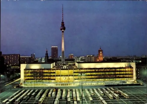 Ak Berlin Mitte, Palast der Republik, Fernsehturm, Rathaus, Nachtbeleuchtung