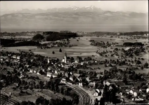 Ak Oberreitnau Lindau am Bodensee Schwaben, Landschaft mit Bergen, Dorfansicht, Kirche, Gleise, S