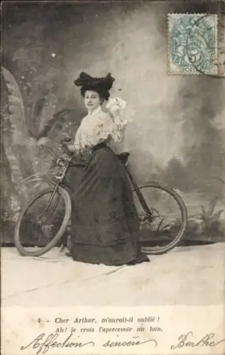 Ak Junge Frau mit Fahrrad
