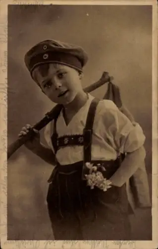 Ak Junge in Tracht, Porträt, Mütze