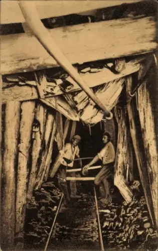 Ak Einbruch des Minenschachtes, Bergleute